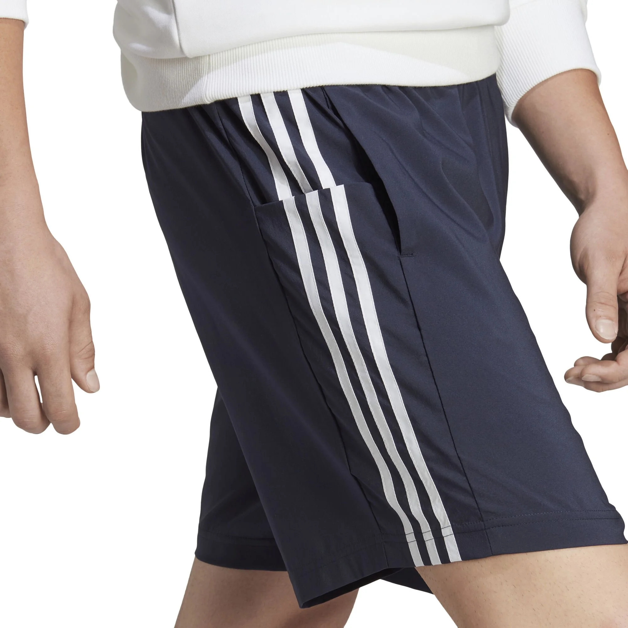 ADIDAS Essentials AEROREADY Chelsea 3-Stripes Pantaloncini Uomini - Blu Scuro, Bianco - immagine 5